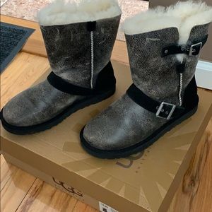 UGG Boots Classic Short Dylan